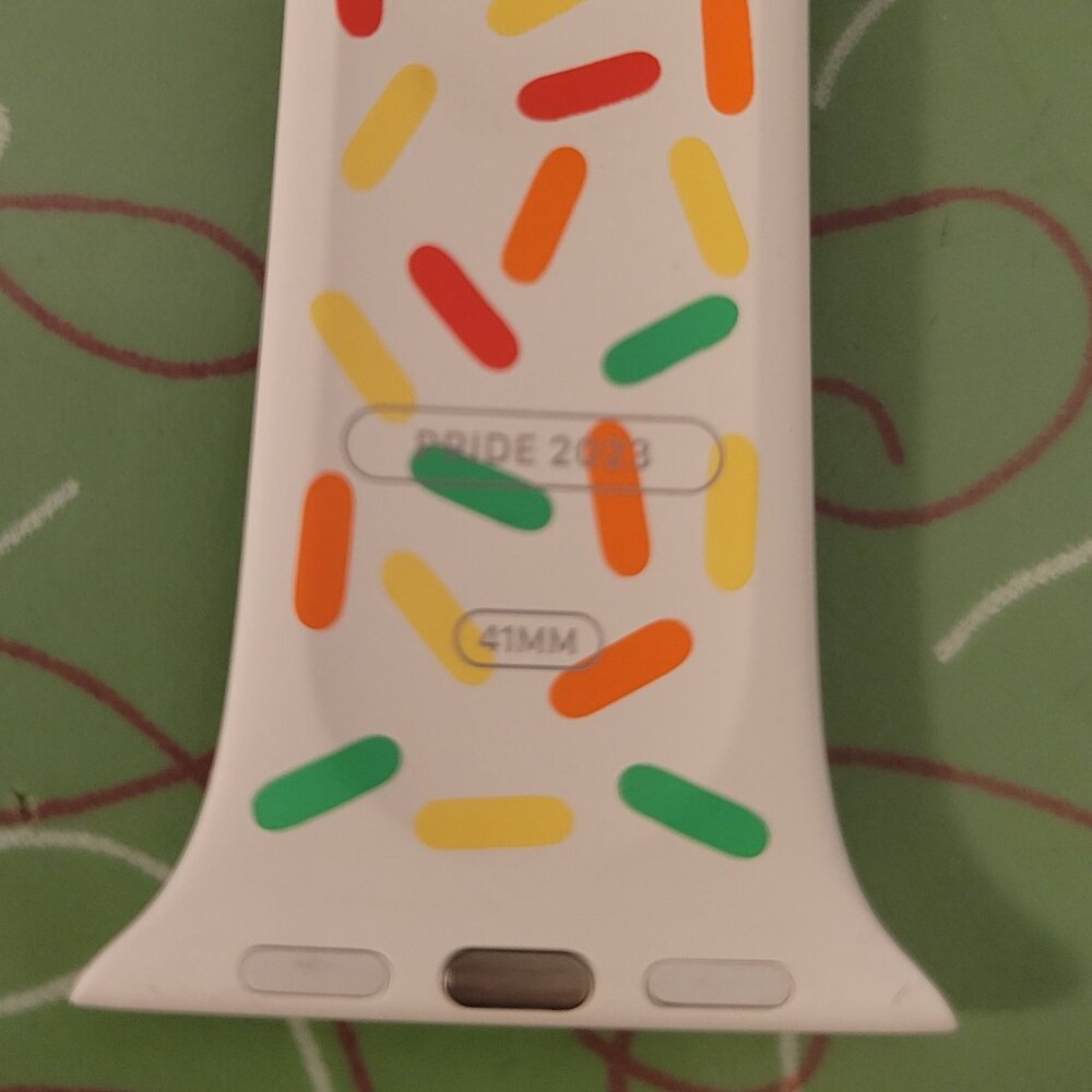 Apple Watch 41mm Pride Edition Sport Band (M/L) - Picture 4 of 4